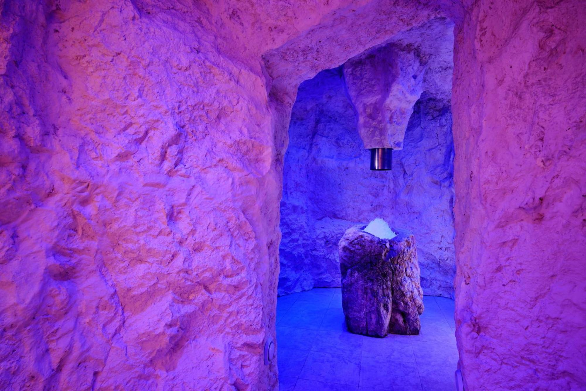 فندق ريتز كارلتون رأس الخيمة,صحراء الوادي المظهر الخارجي الصورة The "Blue Grotto"