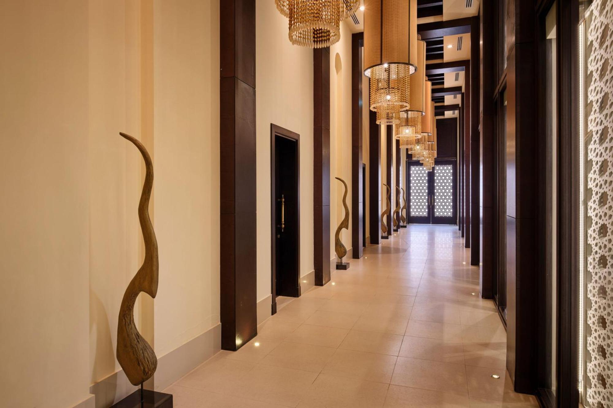 فندق ريتز كارلتون رأس الخيمة,صحراء الوادي المظهر الخارجي الصورة The interior of the hotel