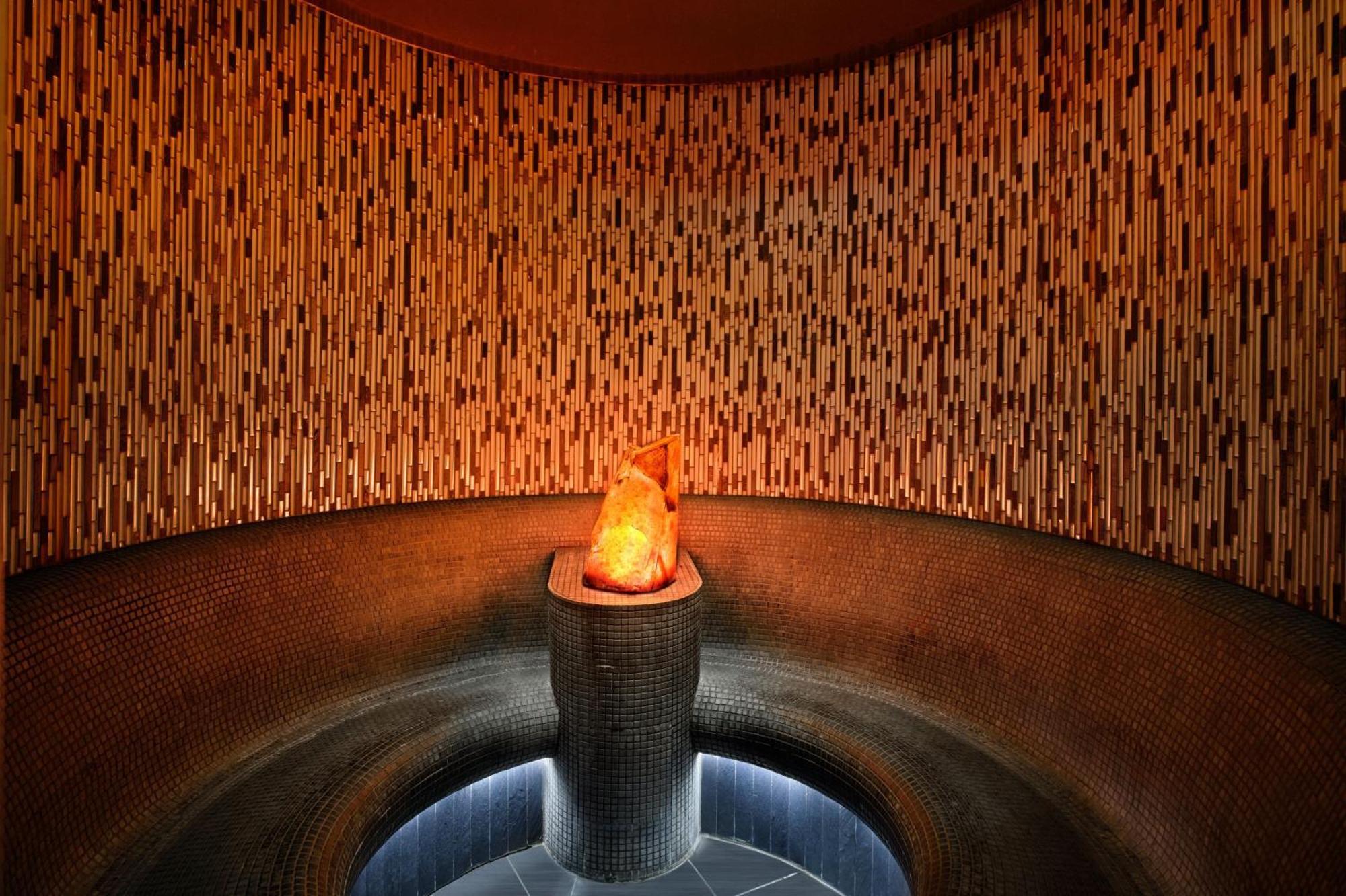 فندق ريتز كارلتون رأس الخيمة,صحراء الوادي المظهر الخارجي الصورة The flame of the memorial