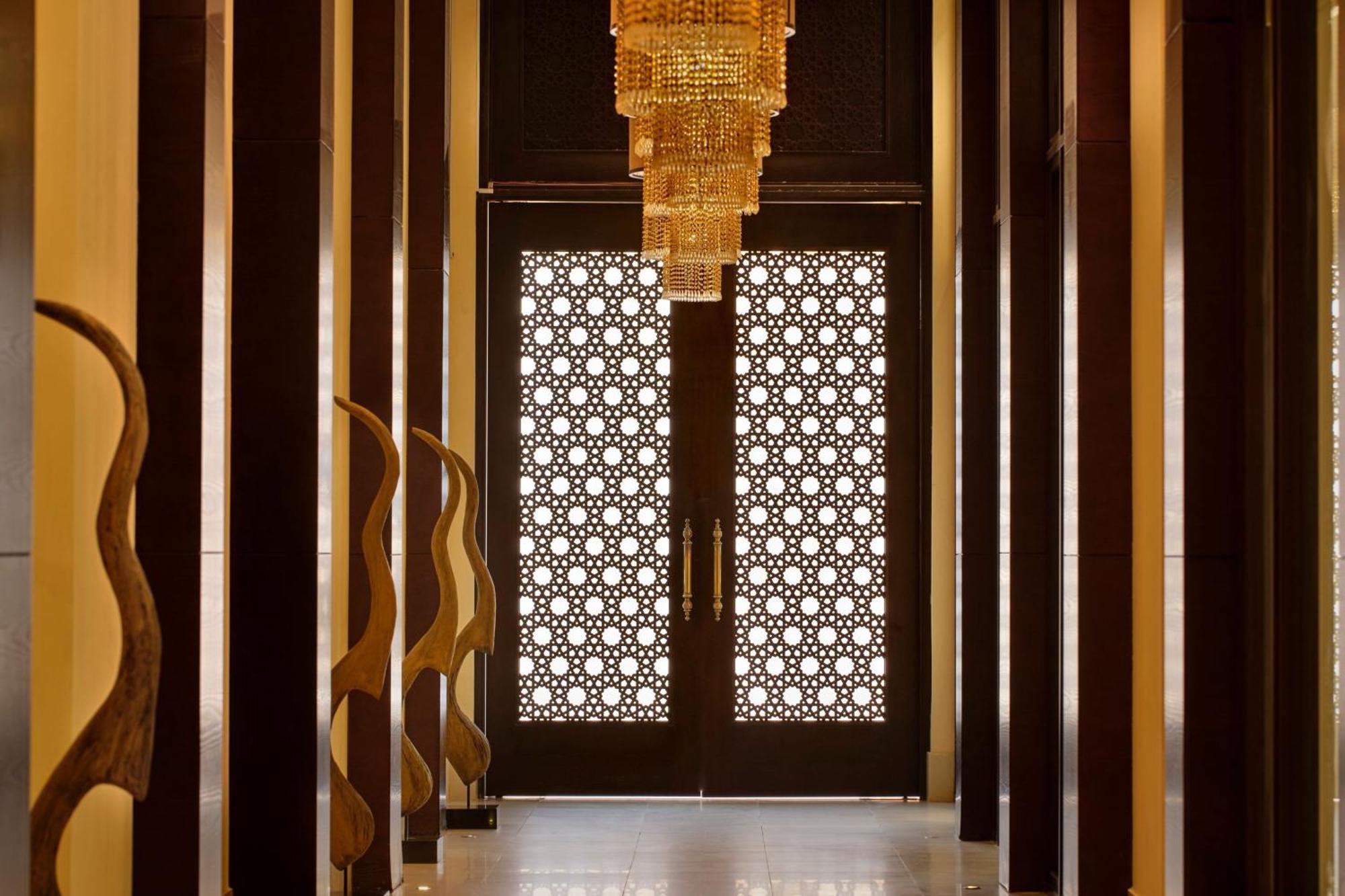 فندق ريتز كارلتون رأس الخيمة,صحراء الوادي المظهر الخارجي الصورة The interior of the hotel