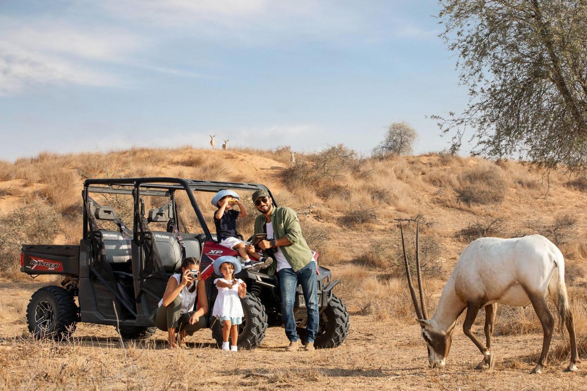 فندق ريتز كارلتون رأس الخيمة,صحراء الوادي المظهر الخارجي الصورة A family on a safari at the Living Desert Zoo and Gardens State Park