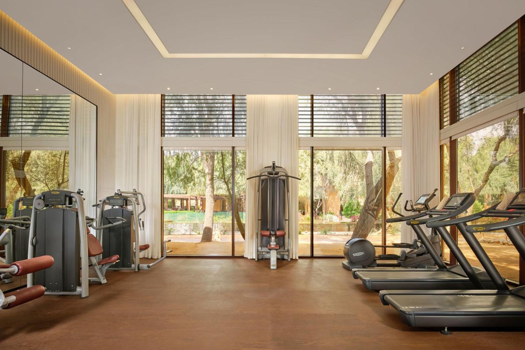 فندق ريتز كارلتون رأس الخيمة,صحراء الوادي المظهر الخارجي الصورة The gym at the Four Seasons Hotel, Marrakech