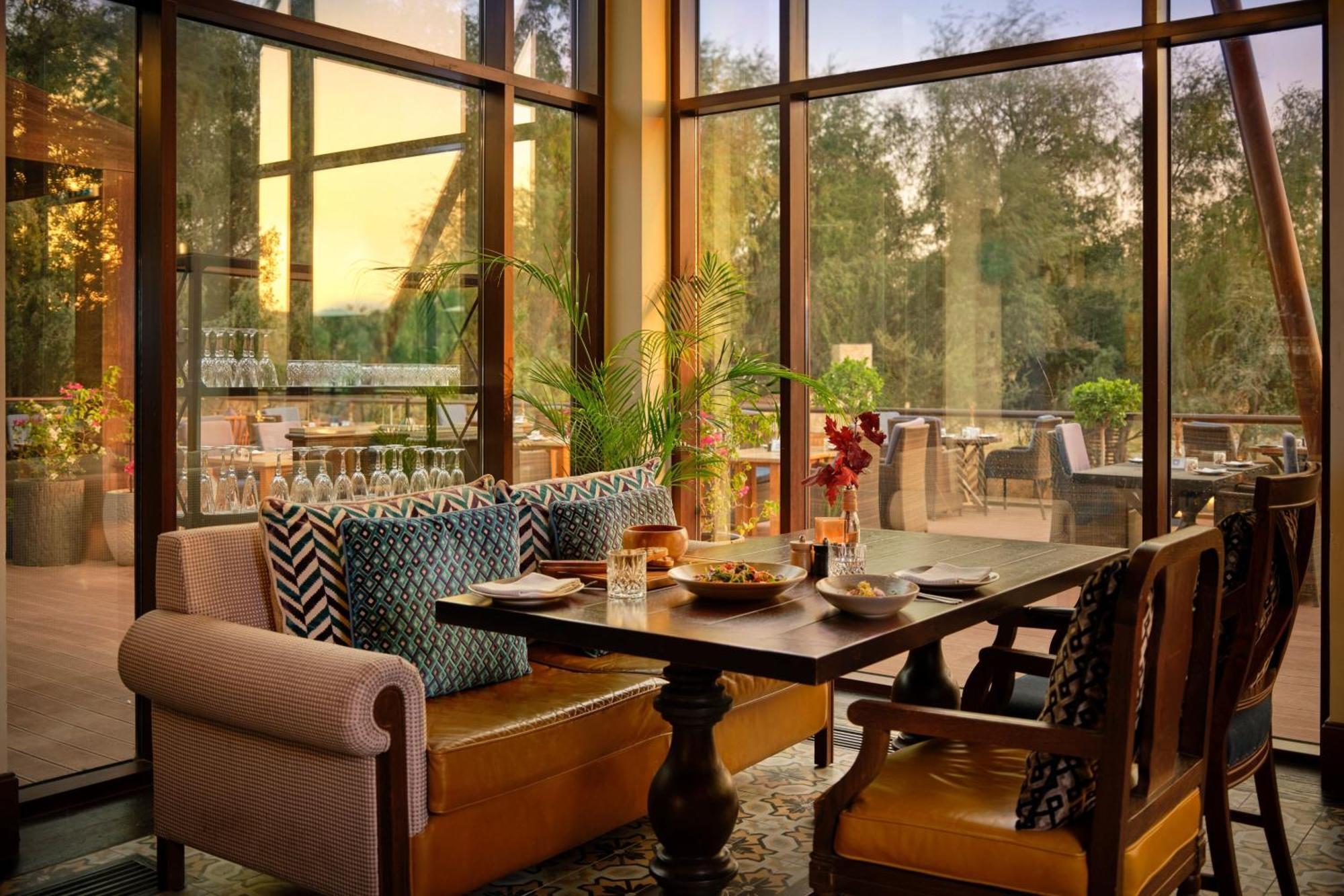 فندق ريتز كارلتون رأس الخيمة,صحراء الوادي المظهر الخارجي الصورة The restaurant at the Taj Bengal