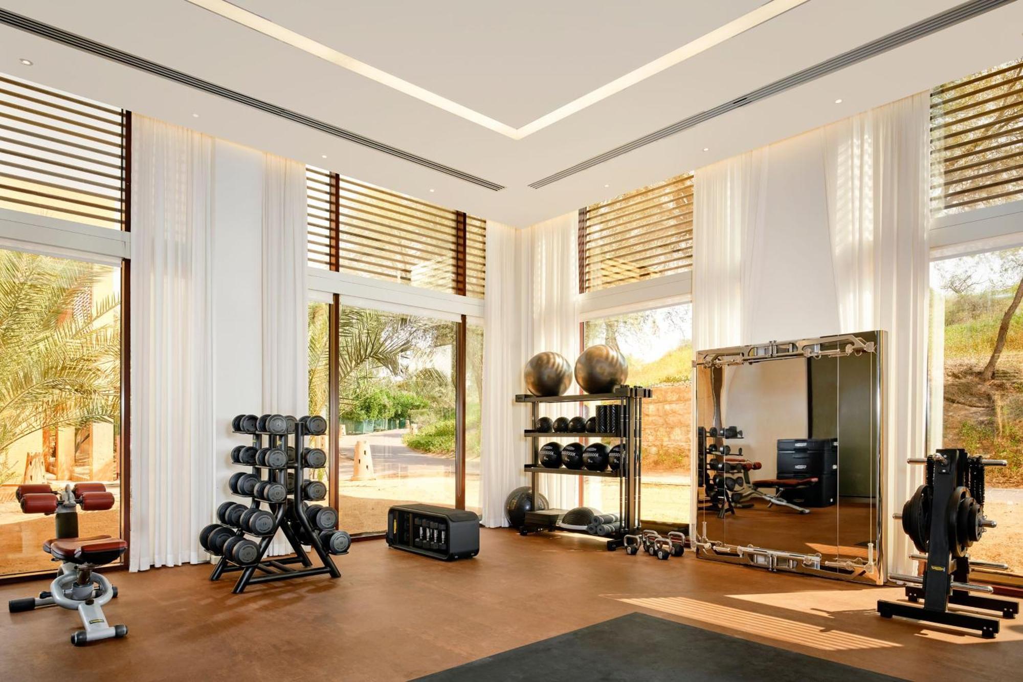 فندق ريتز كارلتون رأس الخيمة,صحراء الوادي المظهر الخارجي الصورة The gym at The Dorchester